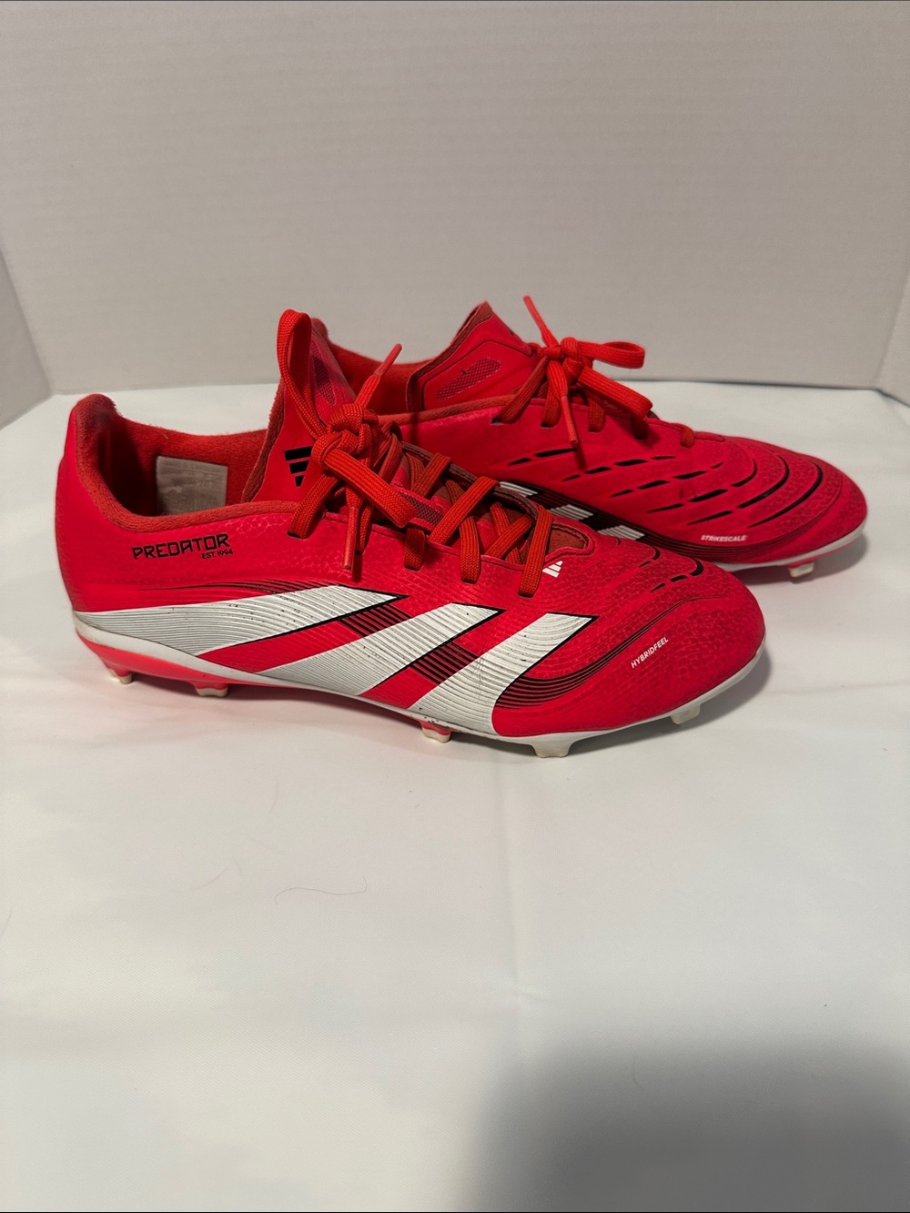 adidas Kids Predator Soccer Cleats in Red and White size 5 1/2